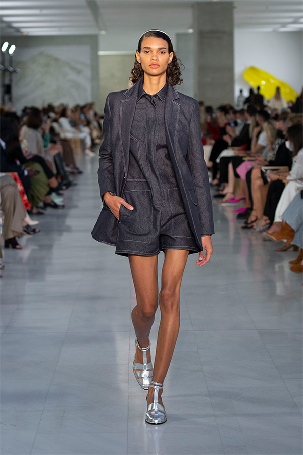期間限定30%OFF! シャツ Farsa MARA 【22SS】MAX ジャケット アイボリー 上品な ジャケット Max Mara Runway | Spring/Summer 2022 Collection | Max Mara